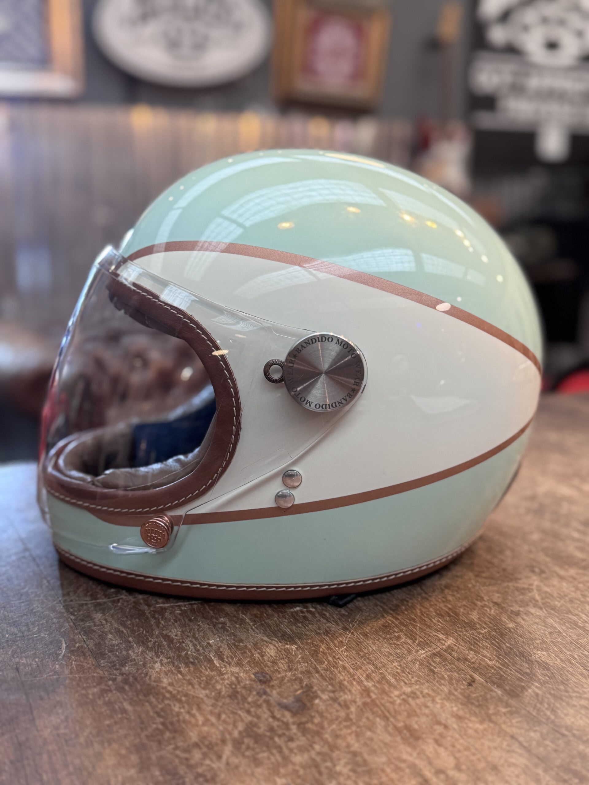 Casco Bárbaro - verde vespa + visor abatible plano - Image 4