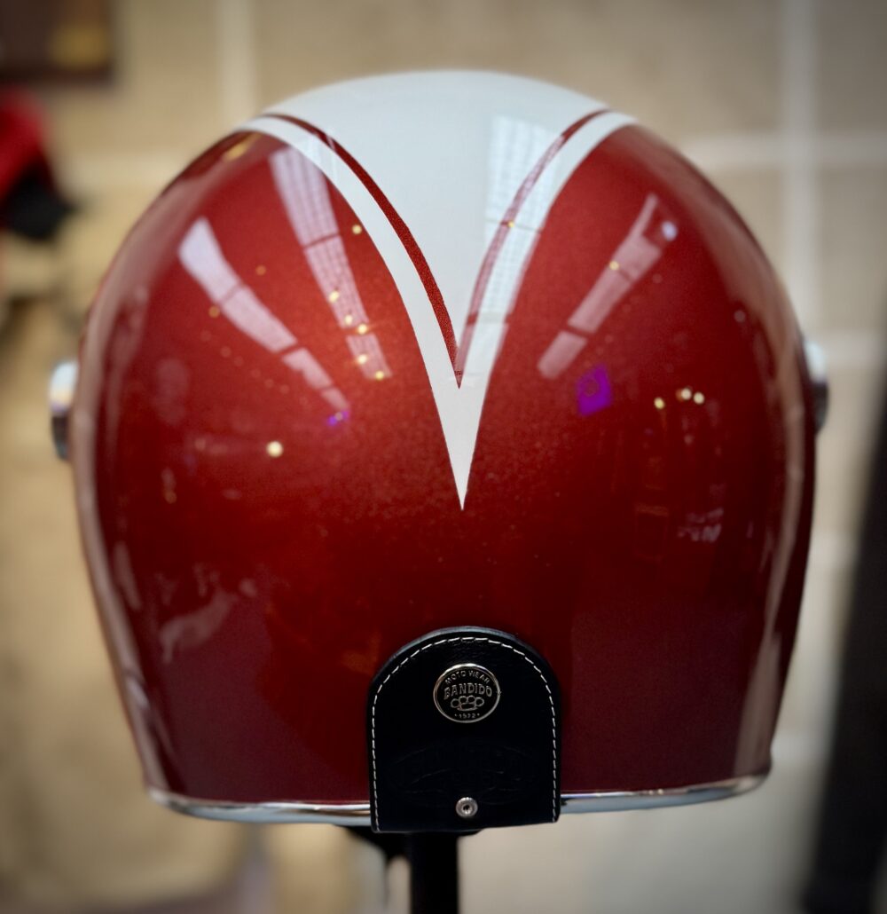 Casco Bárbaro - blanco y vino tinto + visor plano abatible - Image 4