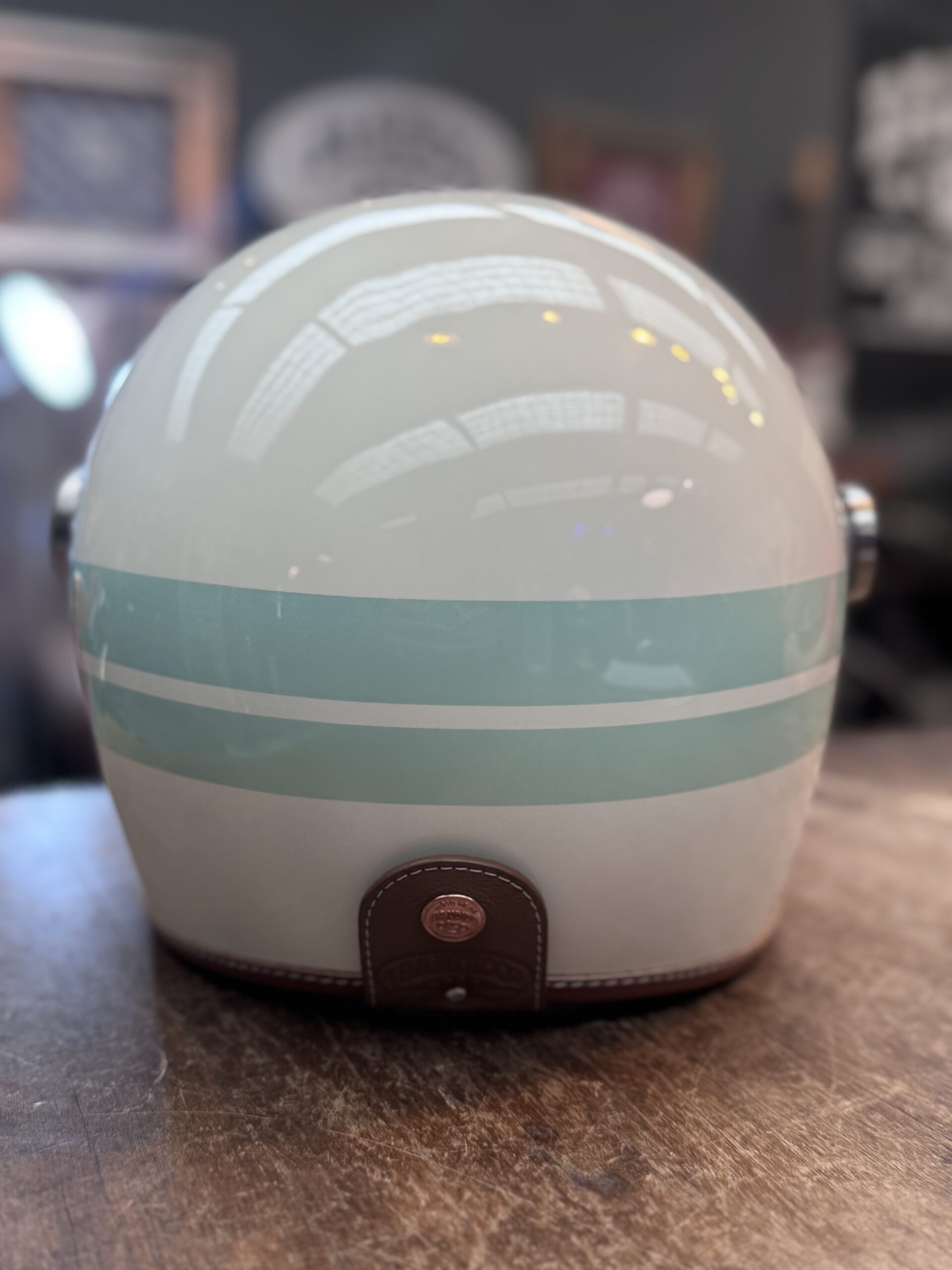 Casco Bárbaro Crema líneas curvas + Visor plano abatible - Image 2