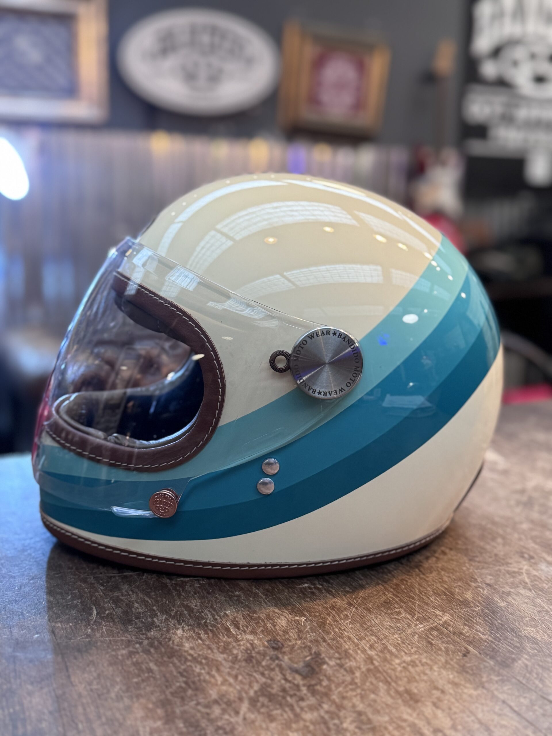 Casco Fierro - línea primavera + visor abatible plano