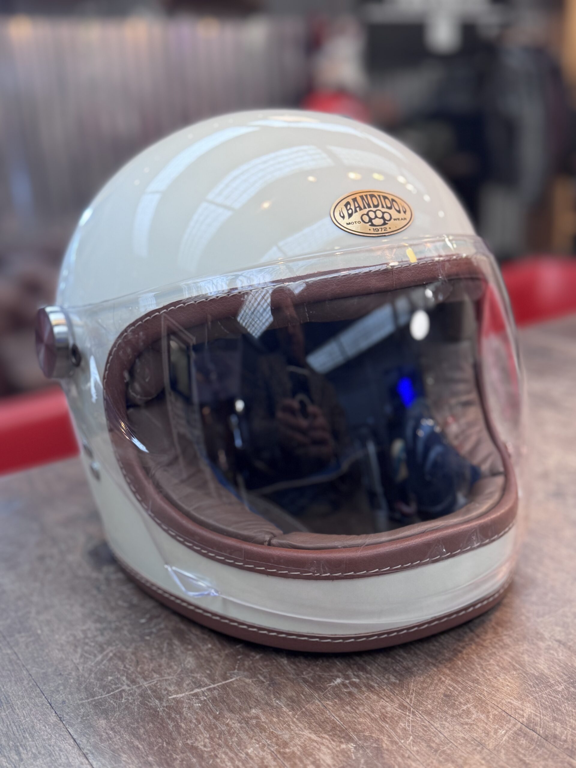 Casco Bárbaro crema + visor abatible plano - Image 2