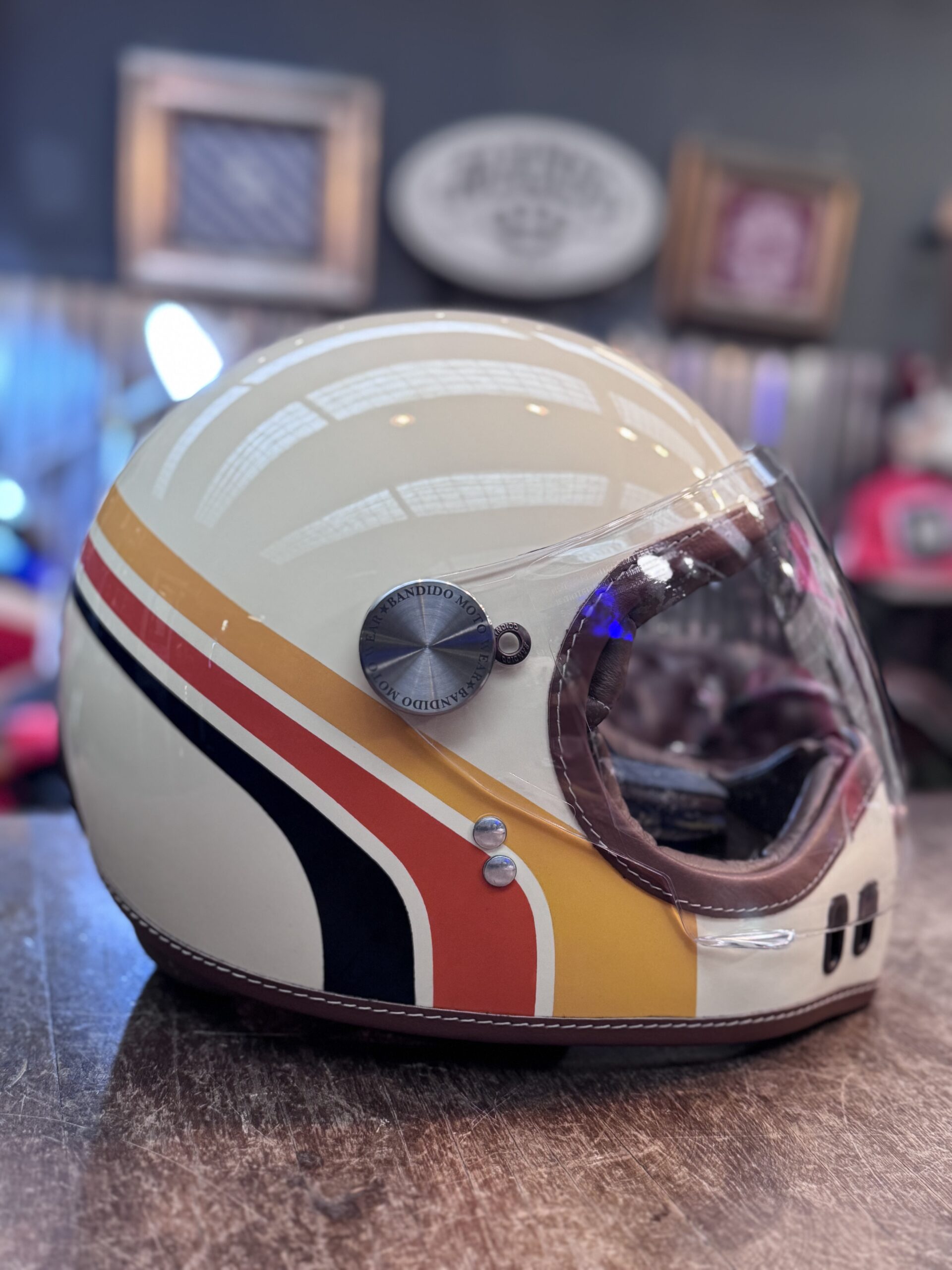 Casco Coyote - líneas 70s + visor plano abatible - Image 4